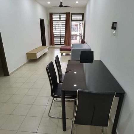 Infinity Homestay Bandar Cemerlang Ulu Tiram Buitenkant foto