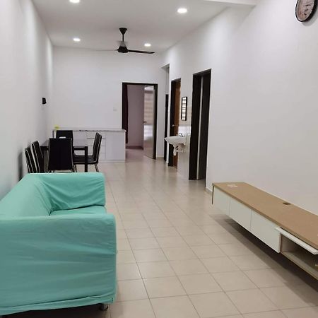 Infinity Homestay Bandar Cemerlang Ulu Tiram Buitenkant foto