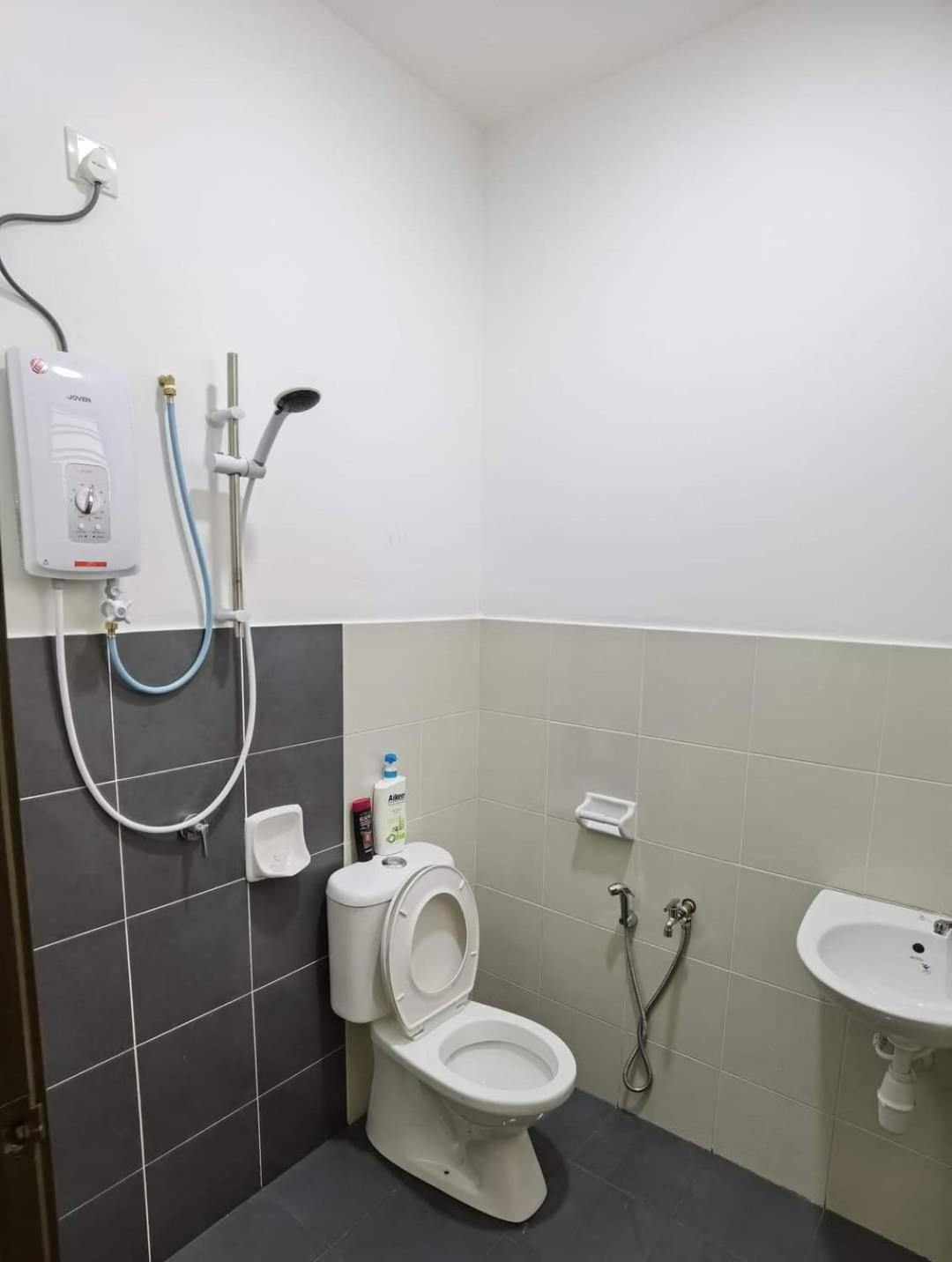 Infinity Homestay Bandar Cemerlang Ulu Tiram Buitenkant foto