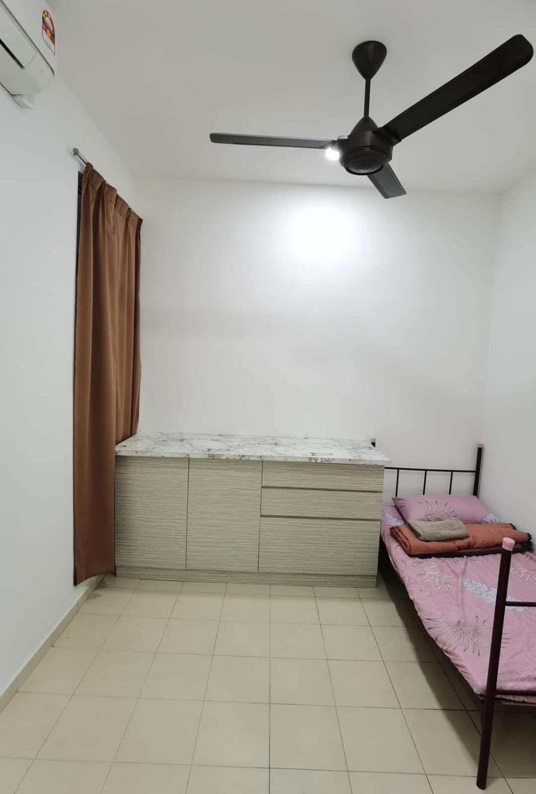 Infinity Homestay Bandar Cemerlang Ulu Tiram Buitenkant foto